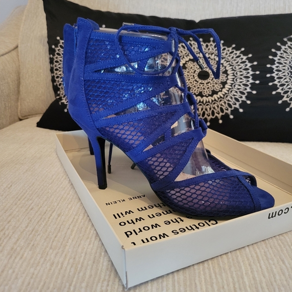 Nine West Sz(8) Navy Suede Mesh 3" Heel with Zipper back see thru open toe - Picture 4 of 10